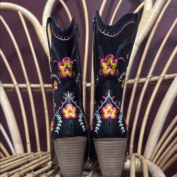 Amber Embroidered Boots Wide Width - Picture 7 of 8